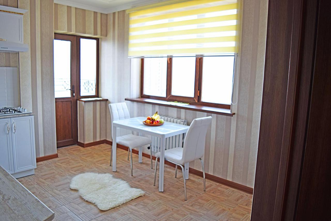 Sunny Apartment With Mountain View Bisjkek Buitenkant foto